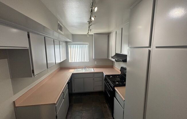 2 Bedroom Condo for Rent in Canyon Country!