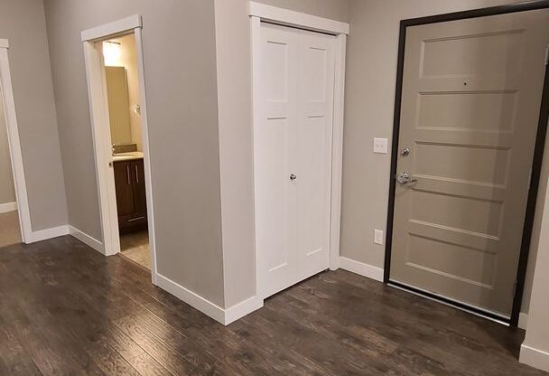 1 bed, 1.5 baths, $1,325, Unit 322