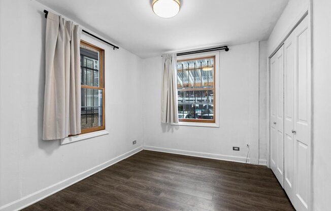 14 W CHESTNUT