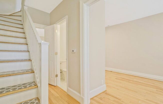 251 16 ST SE