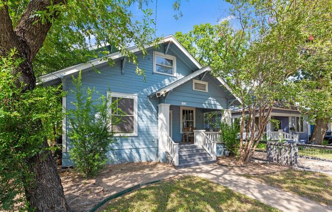 UT PRE-LEASE: Hyde Park 4 bed / 3 bath. Open Floor Plan, Wood Floors, Backyard with deck, 2 car garage!