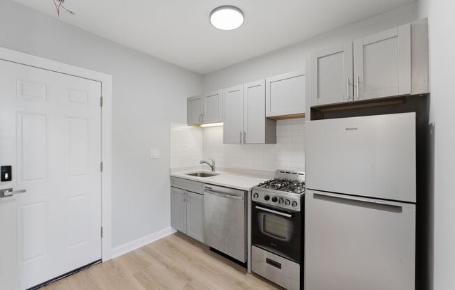 Studio, 1 bath, 205 sqft, $1,400, Unit 112