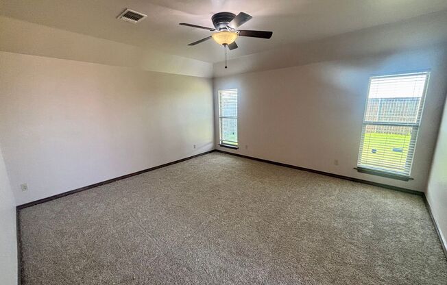 Wonderful 3 Bed 2 Bath Home in Yukon