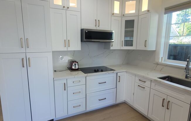 Modern Comfort: Beautiful Two-Bedroom ADU for Rent!