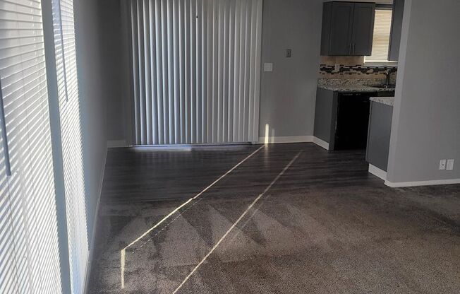 2 beds, 1 bath, 864 sqft, $920