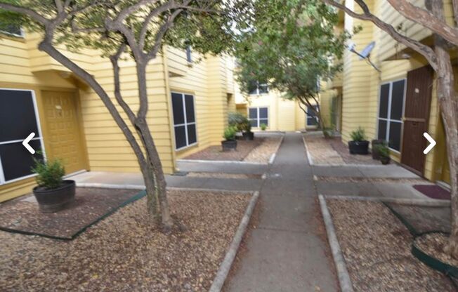 2 beds, 1 bath, $1,400, Unit 2