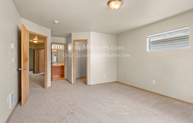 4 beds, 2.5 baths, $2,799, Unit 12580 SE Ramona Street