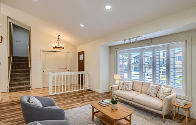 Charming 4 Bedroom 2.5 Bath in Lakewood!