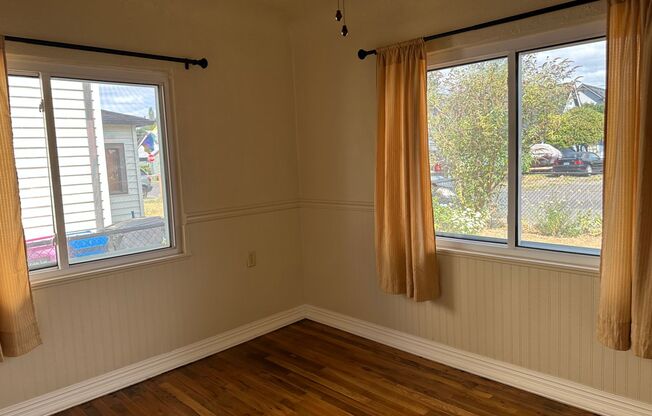 2 beds, 1 bath, $1,895