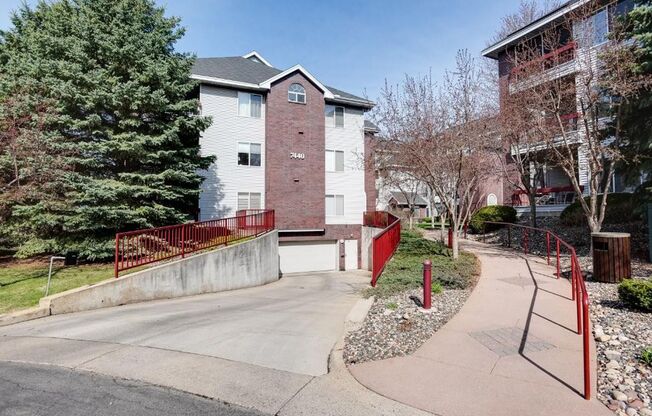 2 beds, 1 bath, $1,949, Unit # 6312