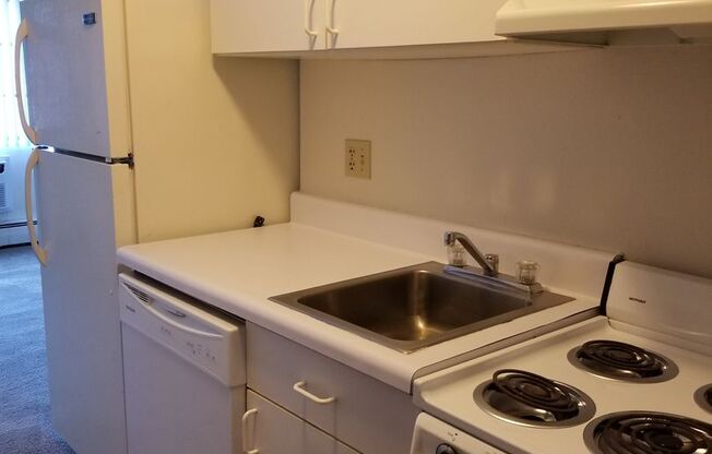1 bed, 1 bath, 450 sqft, $1,225, Unit 121-9C
