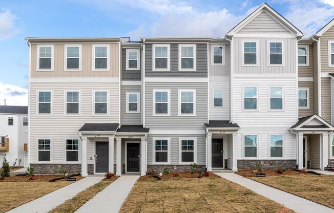 Stunning 3/3.5 Townhome in SE Raleigh