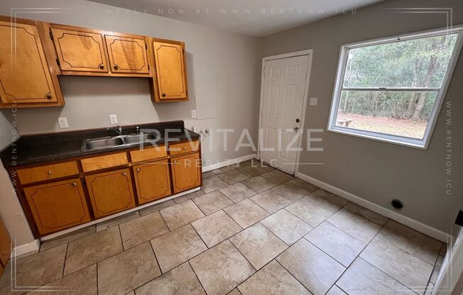 3 beds, 2 baths, $1,250