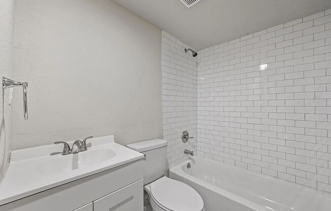 2 beds, 1 bath, 750 sqft, $1,145, Unit 8