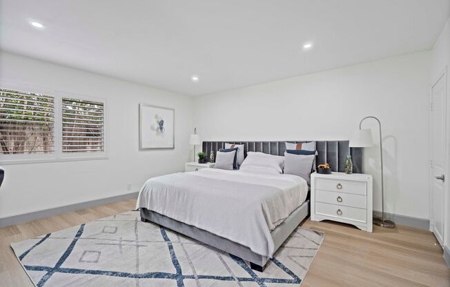 Irvine central location 2bd/1ba with separate laundry set like ADU