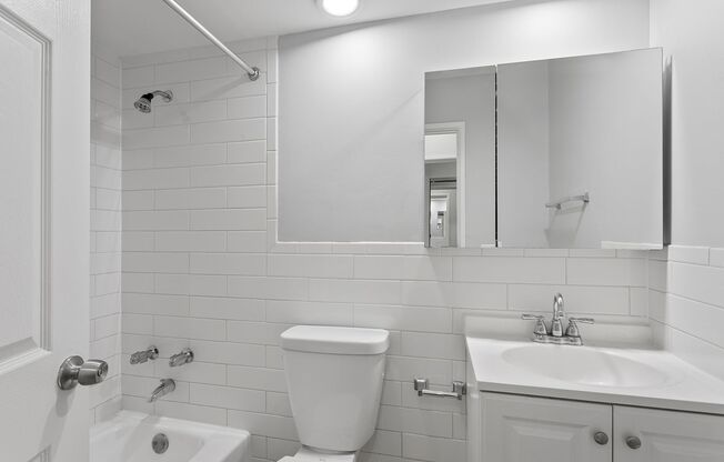 Studio, 1 bath, 298 sqft, $1,450, Unit 541