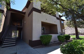 Fantastic, well maintained 2 bedroom condo.