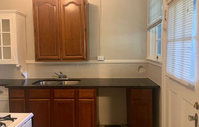 1 bed, 1 bath, $925, Unit 203 S Tate Street- C2