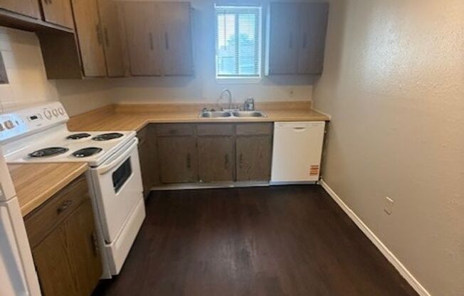 2 beds, 1 bath, 858 sqft, $820, Unit 2703-103