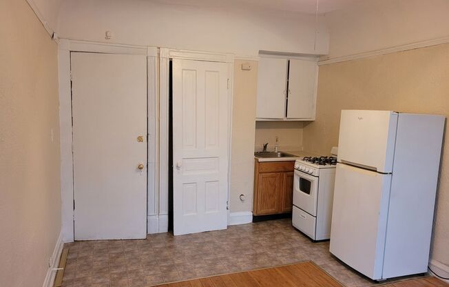 Studio, 1 bath, $675, Unit 8
