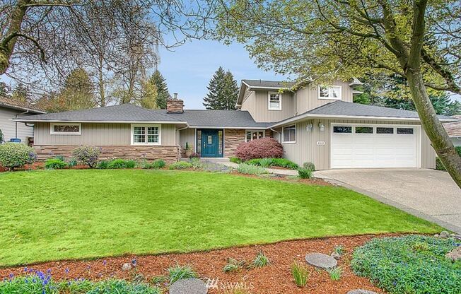 Great Mercer Island home close to Island Park