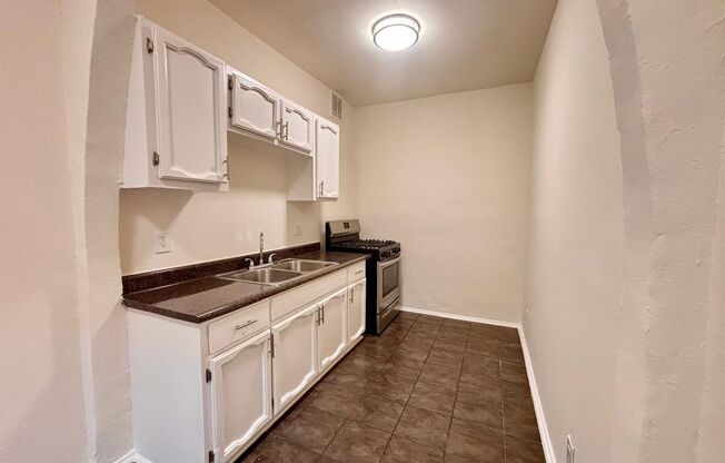 Studio, 1 bath, 450 sqft, $1,299, Unit 204