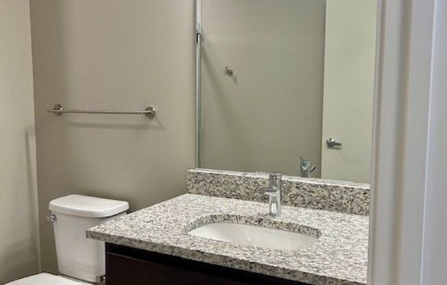 2 beds, 2 baths, 990 sqft, $2,125, Unit 422