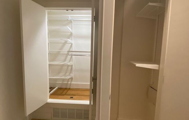 Studio, 1 bath, 384 sqft, $2,195, Unit 25