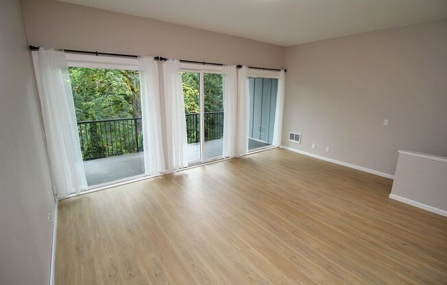 Fully Remodeled 3 Bedroom/2.5 Bathroom Lake Oswego Condo