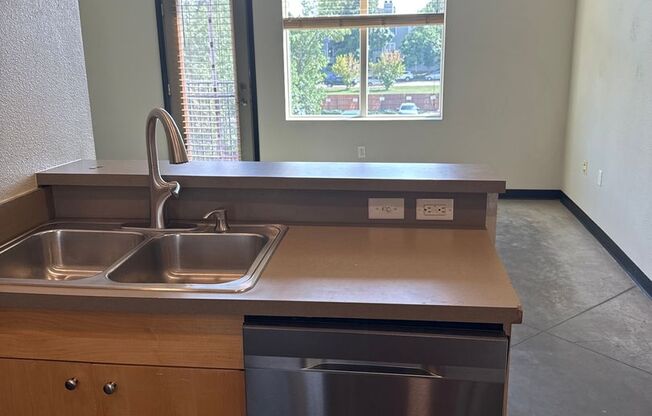 2 beds, 2 baths, 728 sqft, $1,625, Unit 201