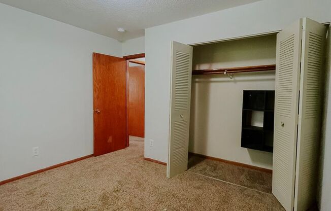 Beautiful Apartment in the Heart of Champlin, Minneapolis (Gas, Water & Trash Utilities Included!)