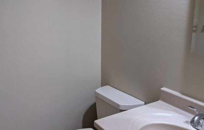 Stunning Golden Townhouse On Top of The World!