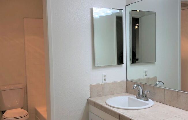 1 bed, 1 bath, $2,200, Unit #137