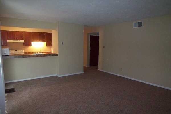 1 bed, 1 bath, 600 sqft, $699, Unit B18