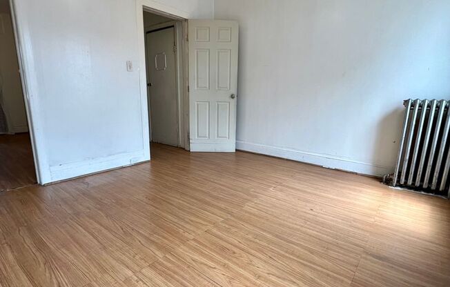 2 beds, 1 bath, $1,050