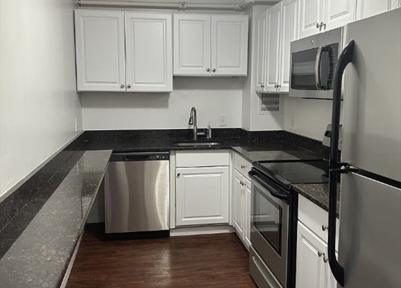 1 bed, 1.5 baths, 700 sqft, $3,050, Unit 503