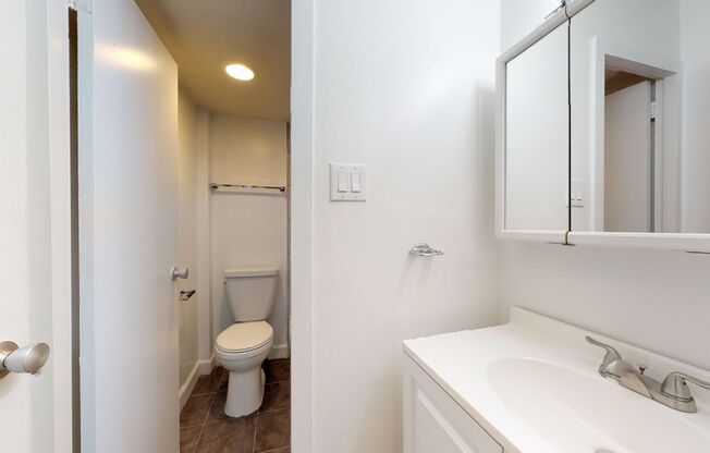 West End Studio Apartment for Rent- All Utilties Included, Updated Appliances, Roof Deck, Pool, Front Desk, & More!