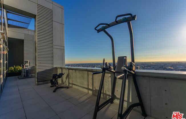 1 bed, 2 baths, 1,390 sqft, $4,000, Unit 1707