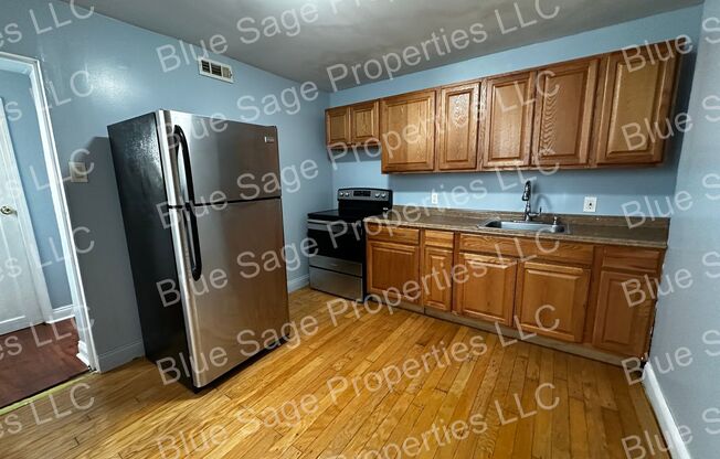 3 beds, 1 bath, 799 sqft, $1,300, Unit Unit 2