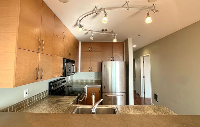 2 beds, 1 bath, $3,250