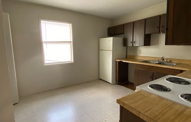 2 beds, 1 bath, $725, Unit 8