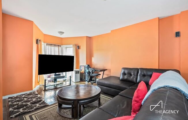 3 beds, 1 bath, $3,250