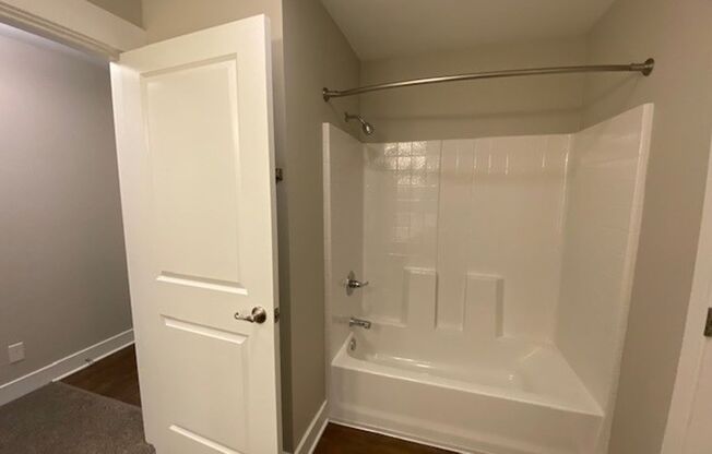 1 bed, 1 bath, 1,083 sqft, $1,796, Unit 2211-204