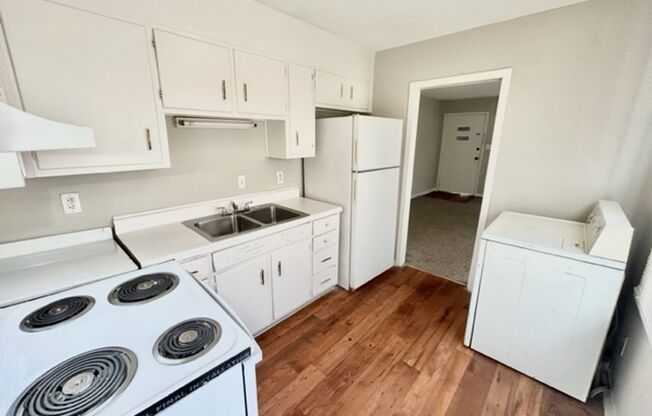 2 beds, 1 bath, 600 sqft, $795, Unit Unit A