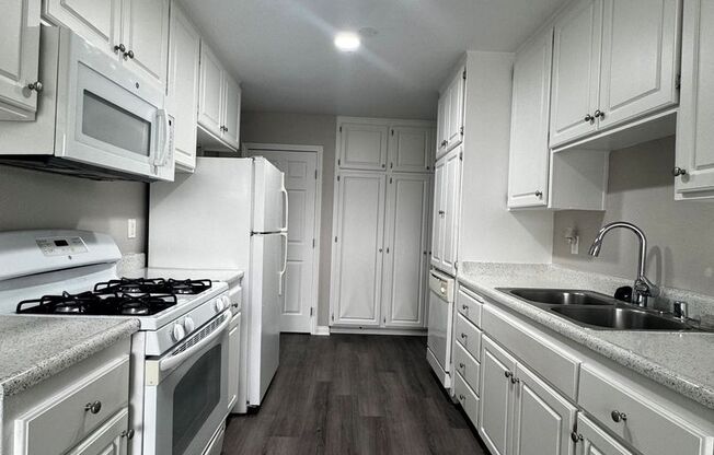 1 bed, 1 bath, 820 sqft, $2,390, Unit S001