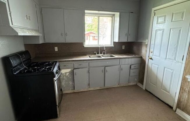 3 beds, 1 bath, $750