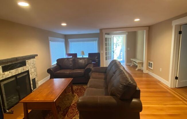 2 beds, 1 bath, $1,695