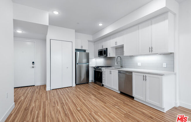 1 bed, 1 bath, 840 sqft, $3,975, Unit 403