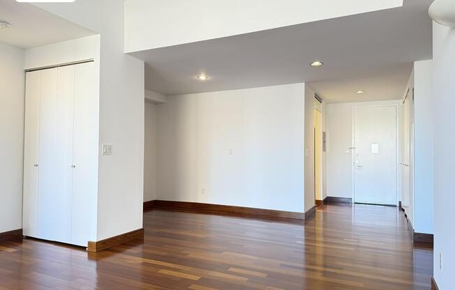 1 bed, 1 bath, 860 sqft, $5,995, Unit 10B