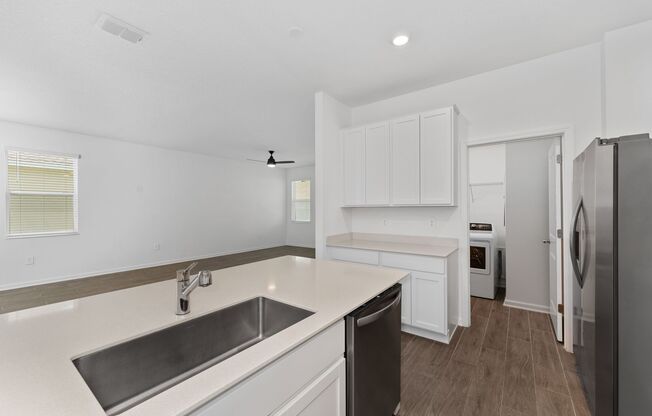 4 beds, 2 baths, $2,600, Unit Knightsbridge